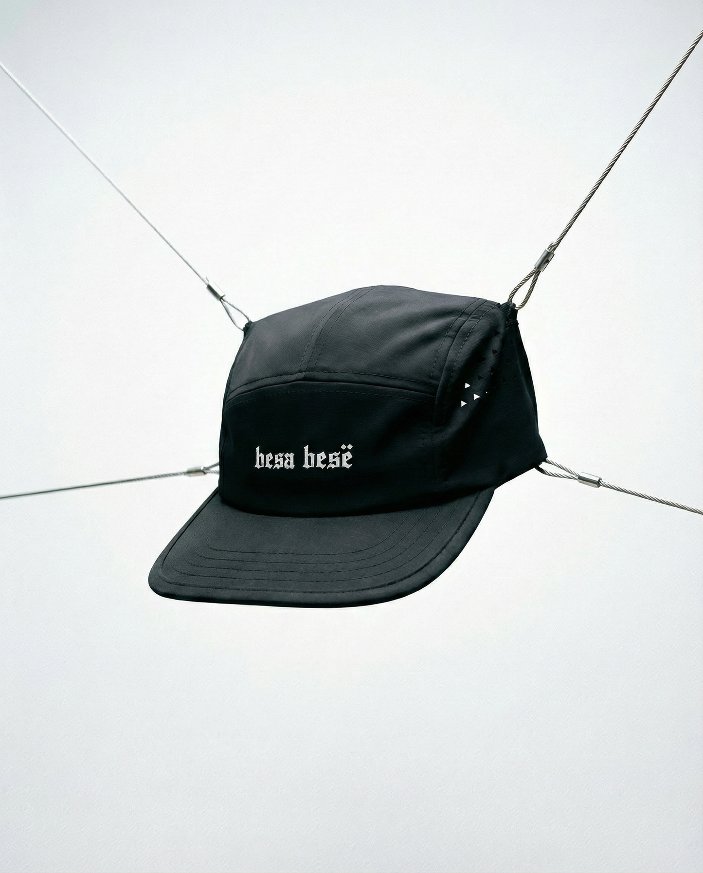 Black cap with 'hesa hesé' text on a white background